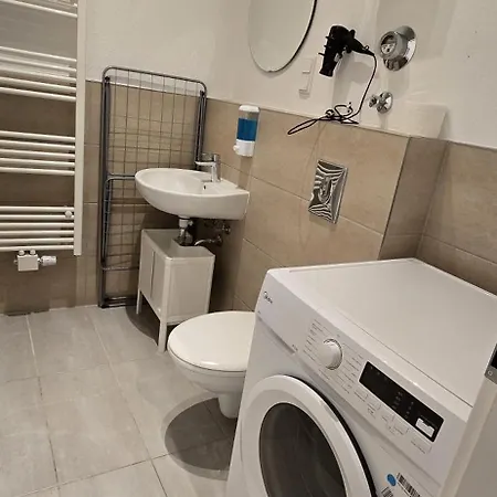 Monteurwohnung Nähe Düsseldorf 2-4 Personen Apartment