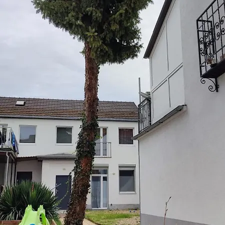 Monteurwohnung Nähe Düsseldorf 2-4 Personen *