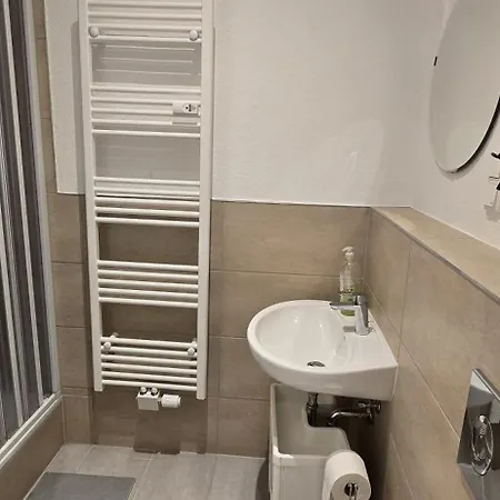 Monteurwohnung Naehe Duesseldorf 2-4 Personen Apartment *